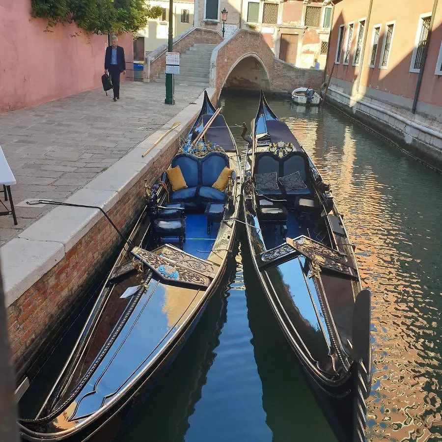 Central Lovely Typical Rooms Rialto Venezia