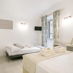 white-candia-guesthouse.it-romehotels.com/